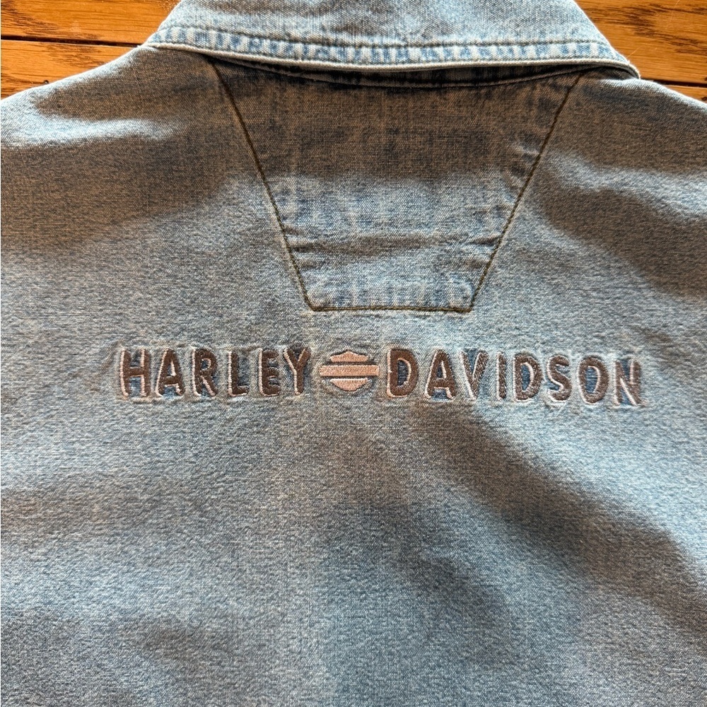 Vintage 2002 Harley Davidson women’s short sleeve shirt.